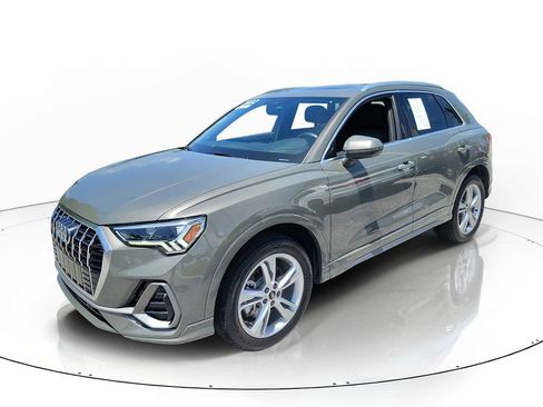 Certified 2022 Audi Q3 2.0T Premium Plus w/ Premium Plus Package AWD/4WD image 2