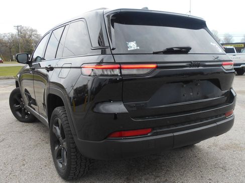 Certified 2022 Jeep Grand Cherokee Altitude AWD/4WD image 4