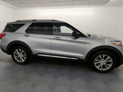 Used 2022 Ford Explorer Limited w/ Equipment Group 301A image 9