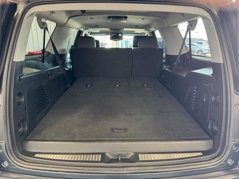 Used 2020 Chevrolet Suburban Premier AWD/4WD image 32