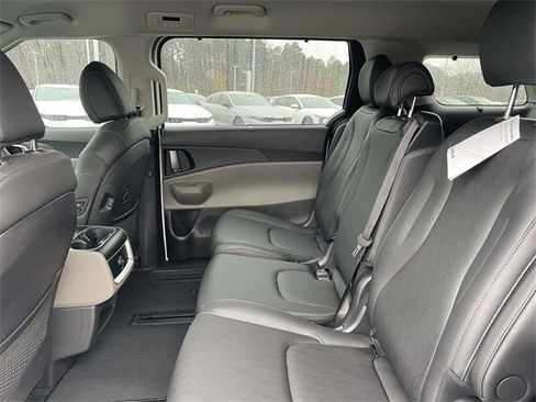 New 2026 Kia Carnival EX image 21