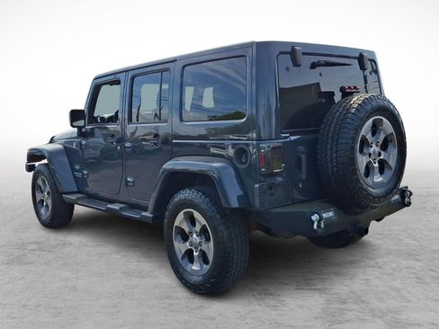 Used 2017 Jeep Wrangler Unlimited Sahara w/ Connectivity Group AWD/4WD image 4