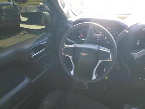 Used 2021 Chevrolet Silverado 1500 Custom w/ Safety Confidence Package image 9