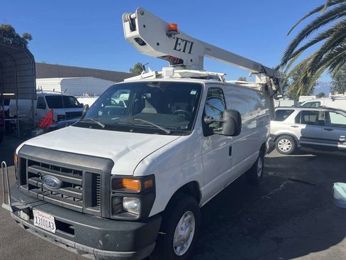 Used 2010 Ford E-350 and Econoline 350 Super Duty image 2