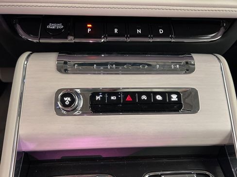 Used 2025 Lincoln Aviator Reserve w/ Equipment Group 201A image 14