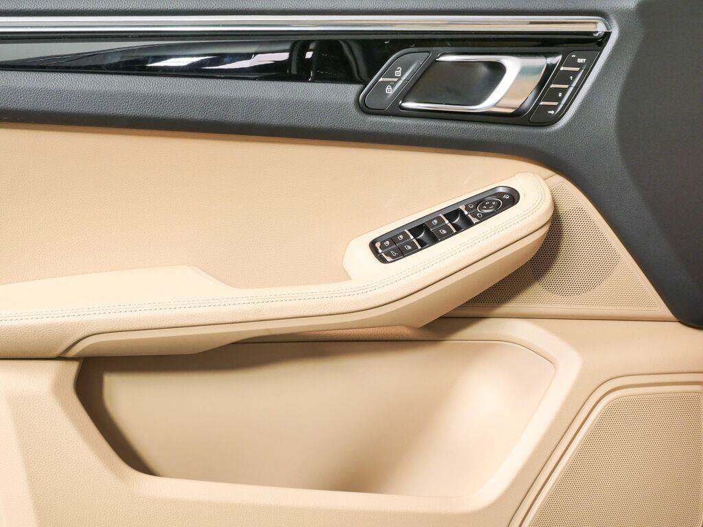 New 2026 Porsche Macan Turbo AWD/4WD image 6