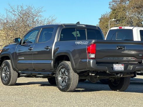 Used 2016 Toyota Tacoma TRD Off-Road image 6