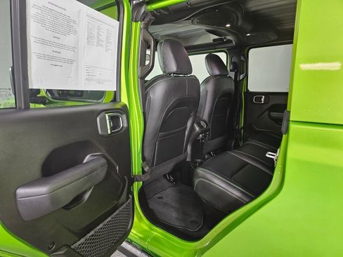 Used 2025 Jeep Gladiator Sport image 32