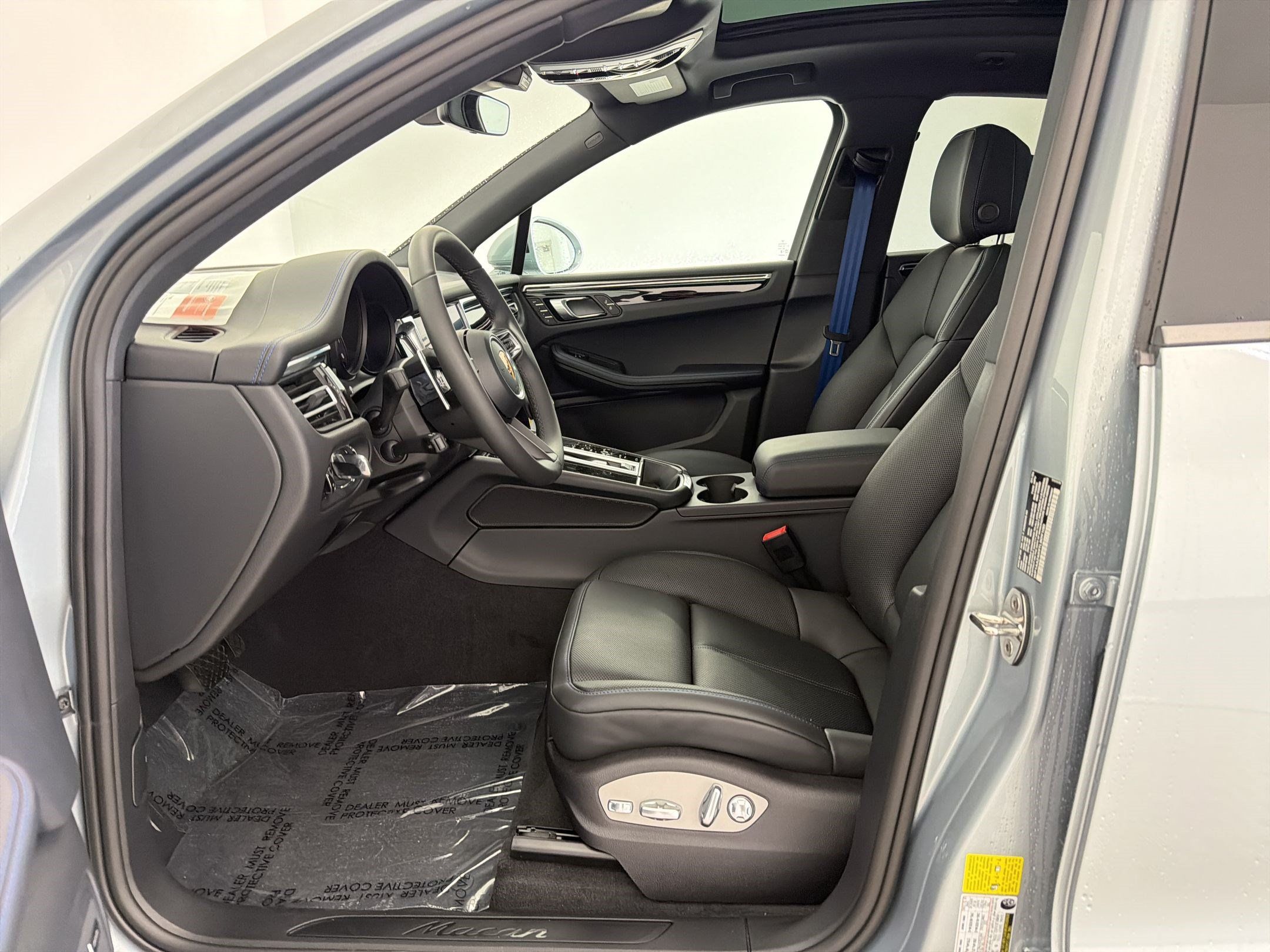 Used 2026 Porsche Macan AWD/4WD image 5