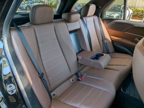 Used 2025 Mercedes-Benz GLE 450 4MATIC image 16