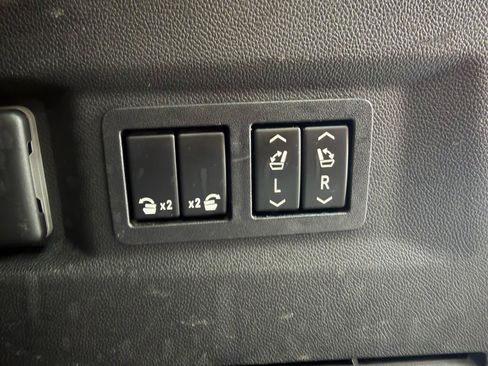 Used 2022 Chevrolet Tahoe LT w/ Luxury Package AWD/4WD image 8