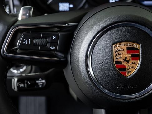 Certified 2025 Porsche Macan image 10