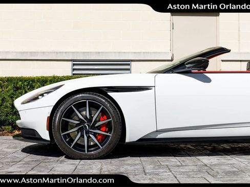 Used 2019 Aston Martin DB11 Volante image 38