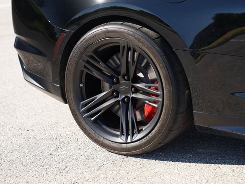 Used 2019 Chevrolet Camaro ZL1 RWD image 13