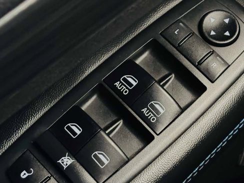 Used 2019 Jeep Grand Cherokee Laredo AWD/4WD image 40