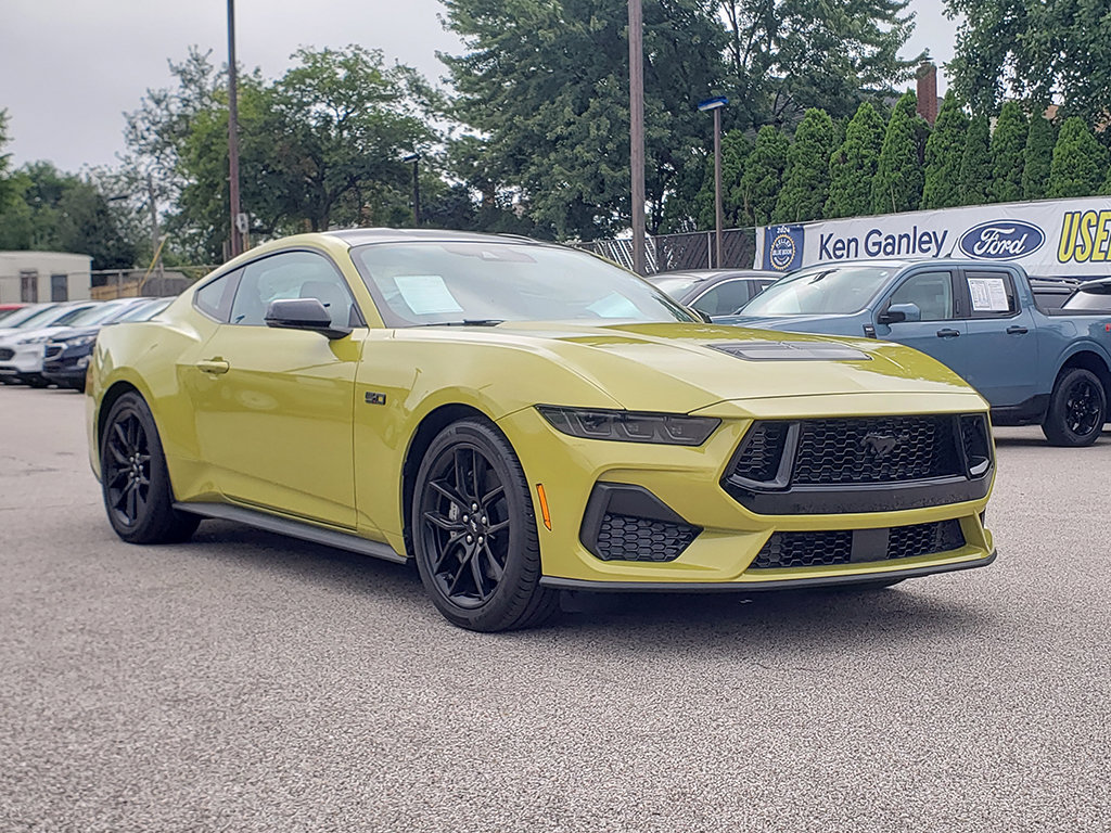 Used 2025 Ford Mustang GT Premium RWD image 3