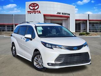 Used 2025 Toyota Sienna XLE AWD/4WD video 1