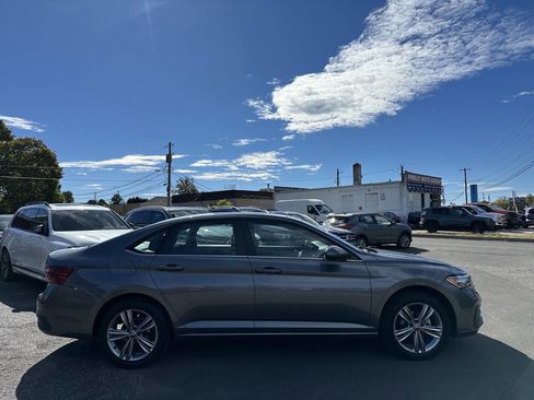 Used 2022 Volkswagen Jetta SE image 7