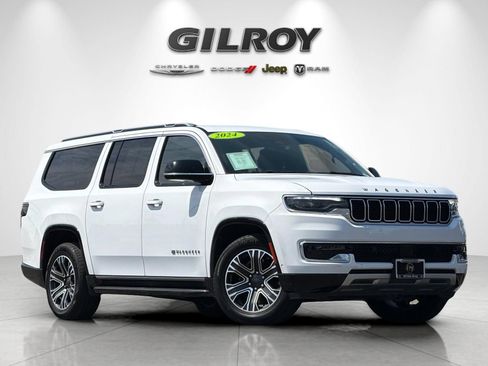 Used 2024 Jeep Wagoneer L Series II w/ Flexible Seating Group AWD/4WD image 2