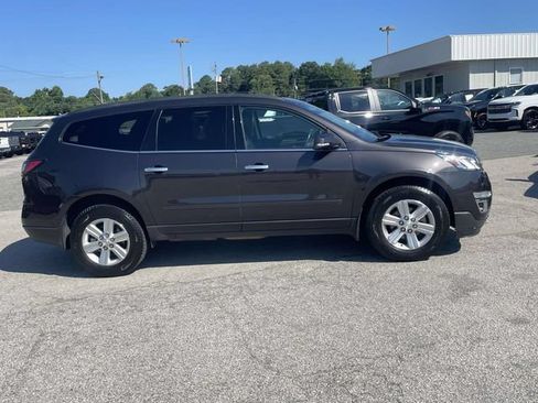 Used 2014 Chevrolet Traverse LT FWD image 2