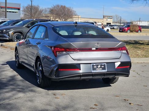 New 2025 Hyundai Elantra Limited FWD image 5