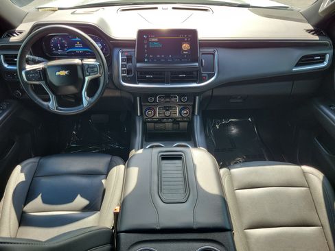 Used 2024 Chevrolet Suburban LT RWD image 18