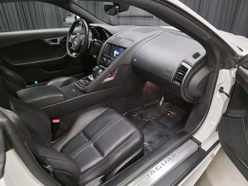 Used 2016 Jaguar F-TYPE R image 30