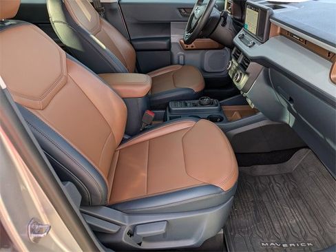 Used 2022 Ford Maverick Lariat image 12