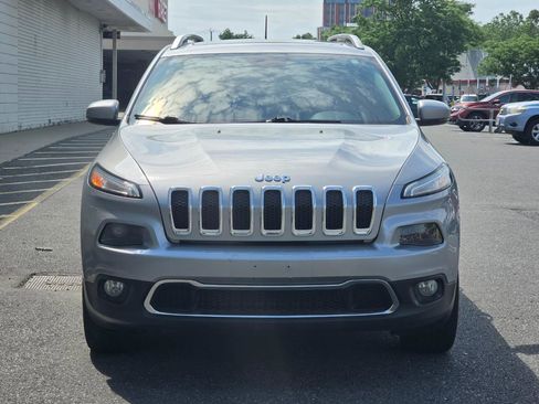 Used 2017 Jeep Cherokee Limited AWD/4WD image 2