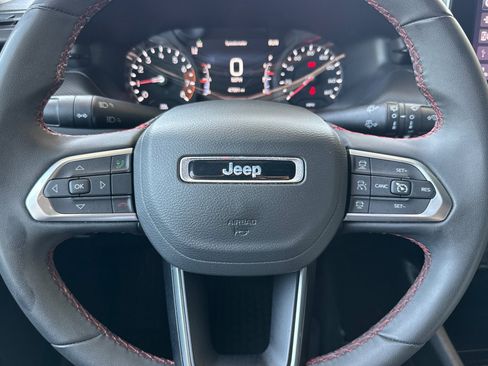 Used 2025 Jeep Compass Trailhawk AWD/4WD image 11