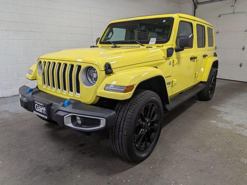 Used 2023 Jeep Wrangler Unlimited Sahara AWD/4WD image 11