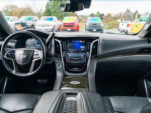 Used 2017 Cadillac Escalade ESV Platinum image 20