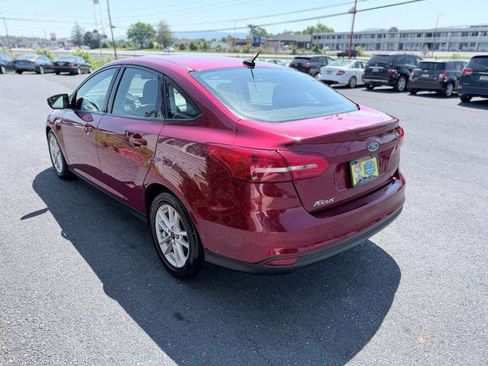 Used 2017 Ford Focus SE FWD image 4