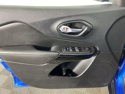 Used 2021 Jeep Cherokee Latitude Plus image 14