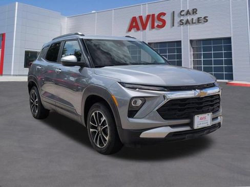 Used 2025 Chevrolet TrailBlazer LT AWD/4WD image 3
