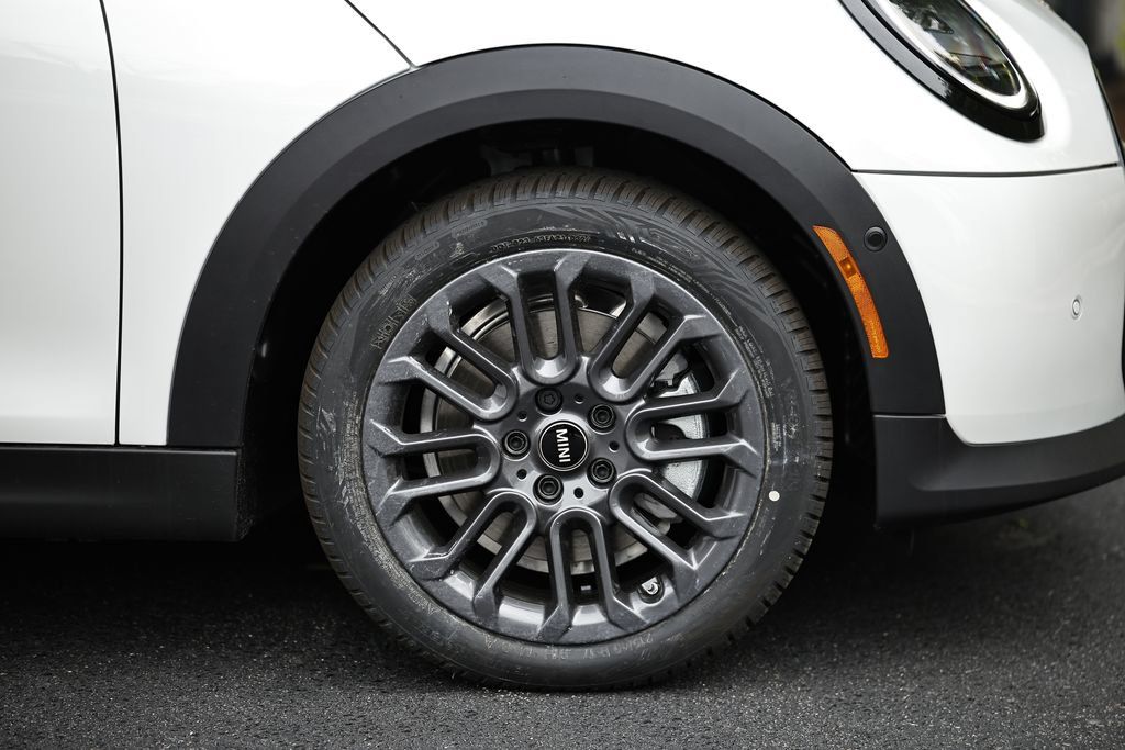 New 2026 MINI Cooper 4-Door Hardtop FWD image 5