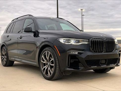 Used 2021 BMW X7 M50i image 3