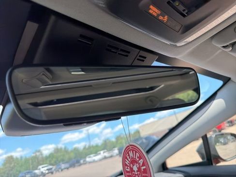 Used 2024 Toyota Prius XLE FWD image 31
