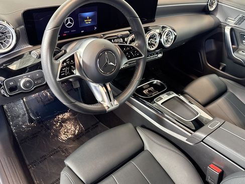Used 2025 Mercedes-Benz CLA 250 image 9