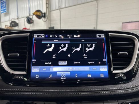 Used 2022 Chrysler Pacifica Touring-L w/ S Appearance Package FWD image 22