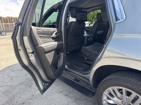 Used 2023 GMC Yukon Denali w/ Denali Reserve Package image 9