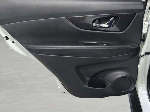 Used 2018 Nissan Rogue S AWD/4WD image 15