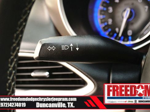 Used 2023 Chrysler Voyager LX image 30