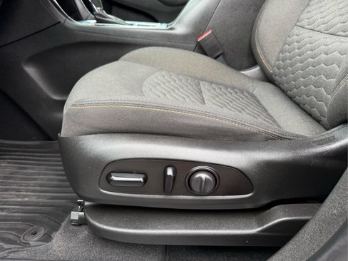 Used 2021 Chevrolet Equinox LT AWD/4WD image 18