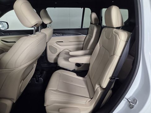 Certified 2025 Jeep Grand Cherokee L Limited w/ Luxury Tech Group II image 25