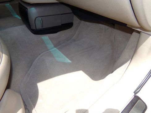 Used 2001 Lincoln Continental image 35