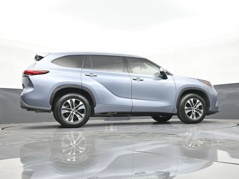Used 2021 Toyota Highlander XLE FWD image 50