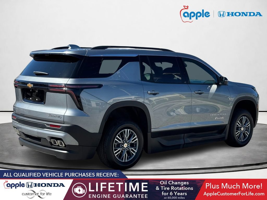 Used 2026 Chevrolet Traverse LT w/ Driver Confidence Package FWD image 3