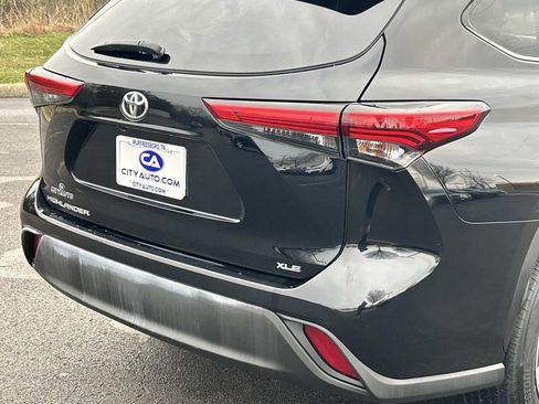 Used 2021 Toyota Highlander XLE image 12