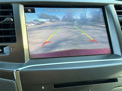 Used 2013 Lincoln MKS image 19